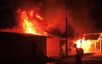 Disinformasi Mengamuk, Kantor Tambang PT RCP Dibakar Massa