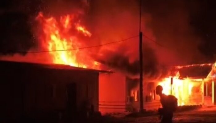 Disinformasi Mengamuk, Kantor Tambang PT RCP Dibakar Massa