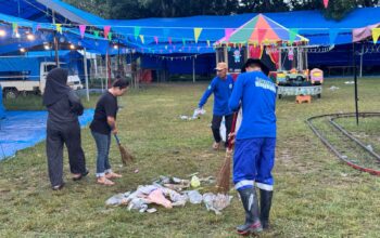 Pastikan Sampah Tidak Berserakan Di Area Pasar Malam, DLH Konawe Gencarkan Aksi Bersih-Bersih