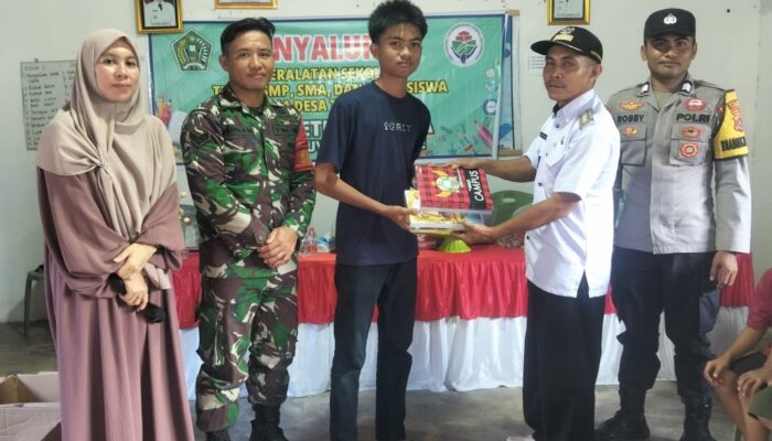Peduli Pendidikan, Pemdes Tetembomua Lambuya Alokasikan Bantuan Peralatan Sekolah Untuk 119 Penerima