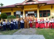 Pemerintah Desa Puasana Salurkan Seragam Sekolah Gratis, Dukung Visi SETARA Bupati Konawe Selatan