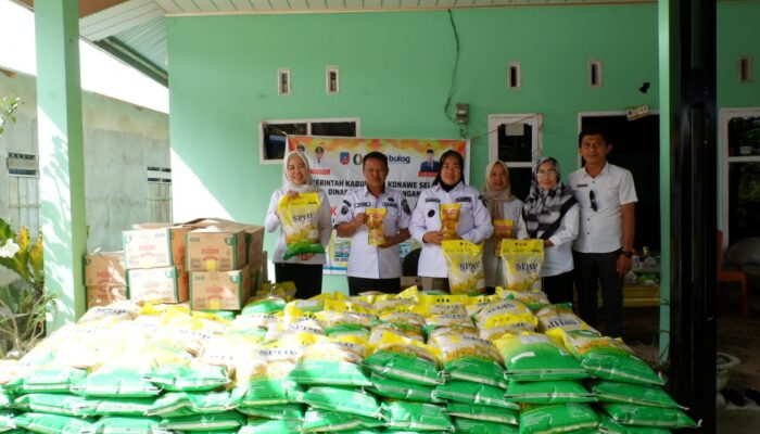 Pemerintah Kecamatan Moramo Utara Berhasil Perjuangkan Tambahan Kuota Gerakan Pangan Murah, 5 Ton Beras dan Minyak Goreng Disalurkan untuk Masyarakat